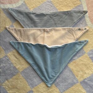 Caden Lane Set of 3 Triangle Baby Bandana Bibs in Blue, Cream, Gray